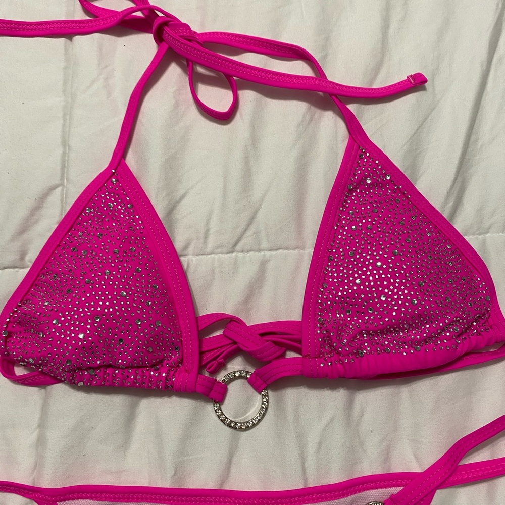 Ravewonderland (Brand new, never worn) didn’t fit me.